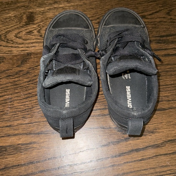 Converse shoe size 9 - Picture 2 of 5